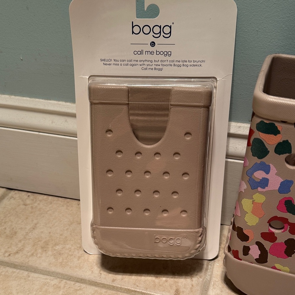 Women's Tan and Brown Bogg Bag Accessories NWT - Picture 4 of 4